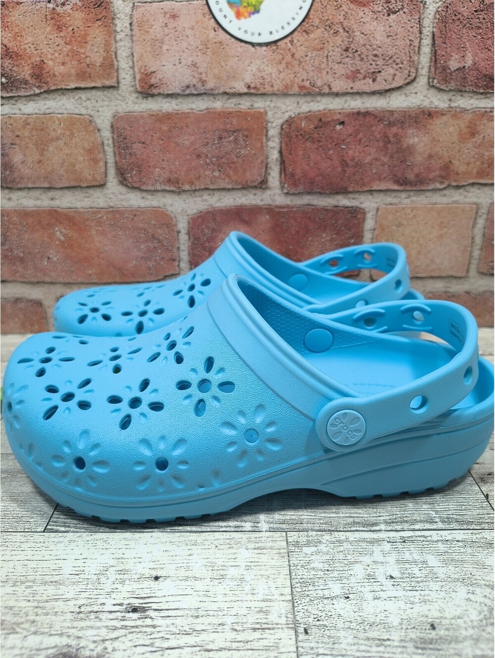 Crocs Classic Floral Cut Out Clog Light Blue M5 / W7 210927-4WD NWT